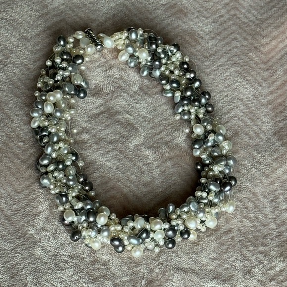 Tiffany &Co Iridesse pearls neckless - Picture 7 of 15